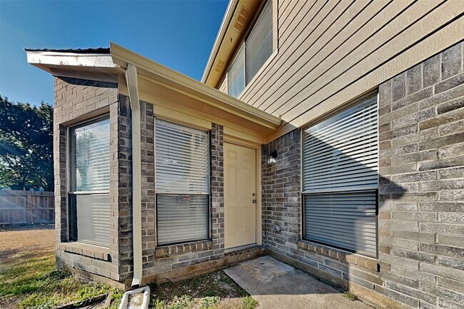 Building Photo - 21426 Nottinghill Dr