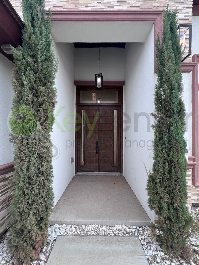 Building Photo - Beautiful 3 bedroom/ 2.5 bath Home in Edinburg - $500 off the First Month Rent!!!
