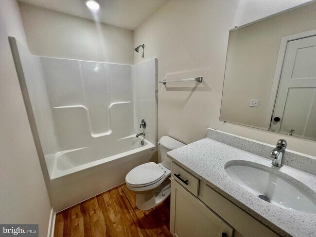 Building Photo - 102 Azalea Way