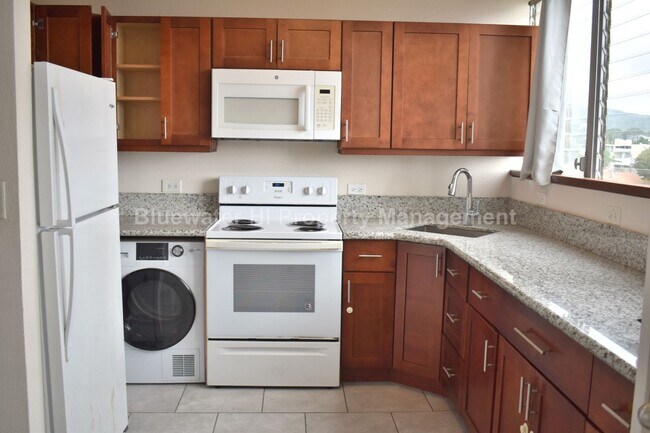 Building Photo - 2 bedroom, 1 bath, 1 prkg. Condo (Makiki area)