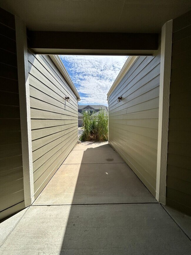 Building Photo - 4409 S Jebel Ln