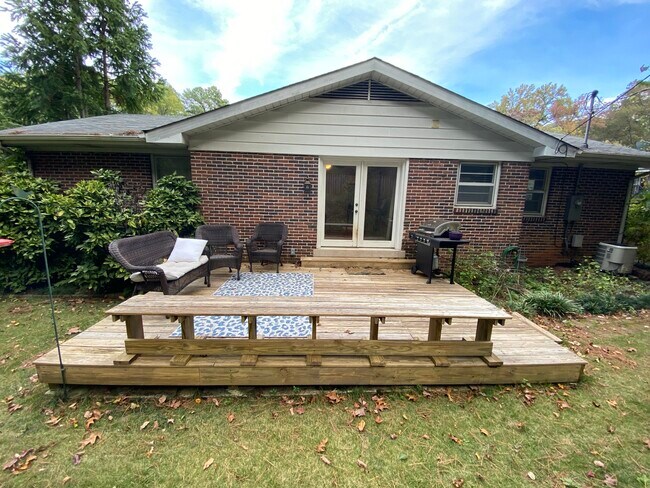 Building Photo - 4657 Clairmont Ave