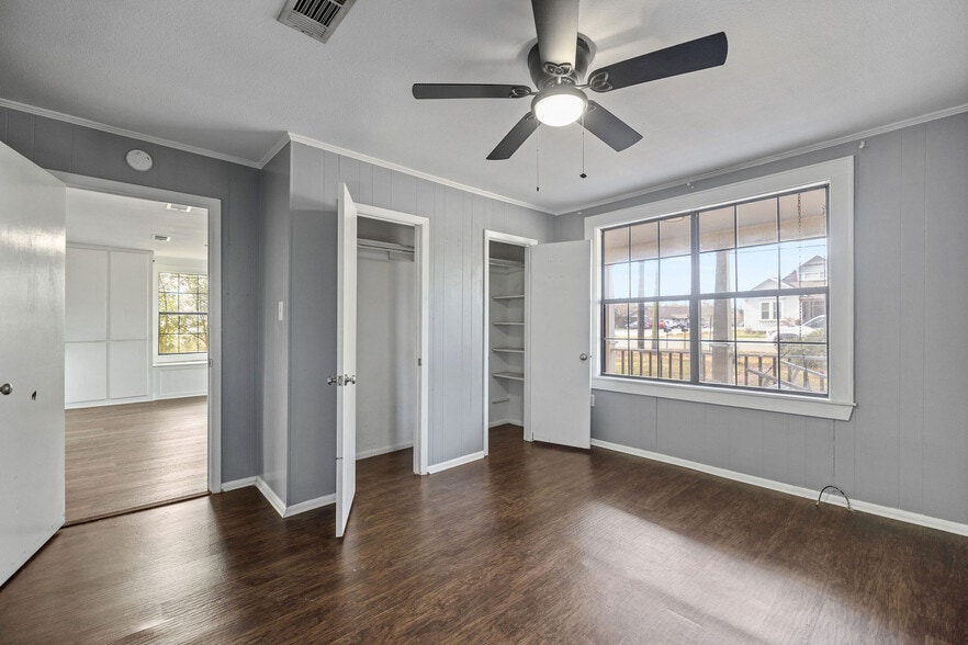 Building Photo - 160 N 7th St