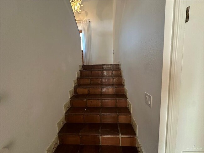 Building Photo - 22 1st Ln Ct