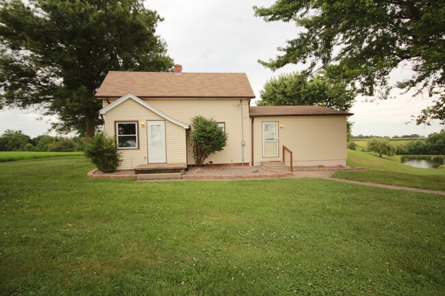 Building Photo - Updated home on 1 acre lot