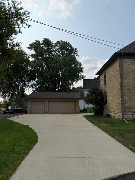Building Photo - 1126 Fond Du Lac Ave