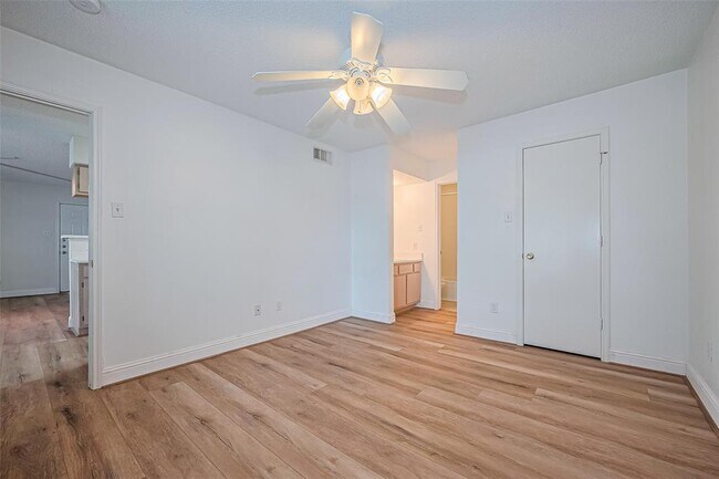 Building Photo - 2750 Holly Hall St