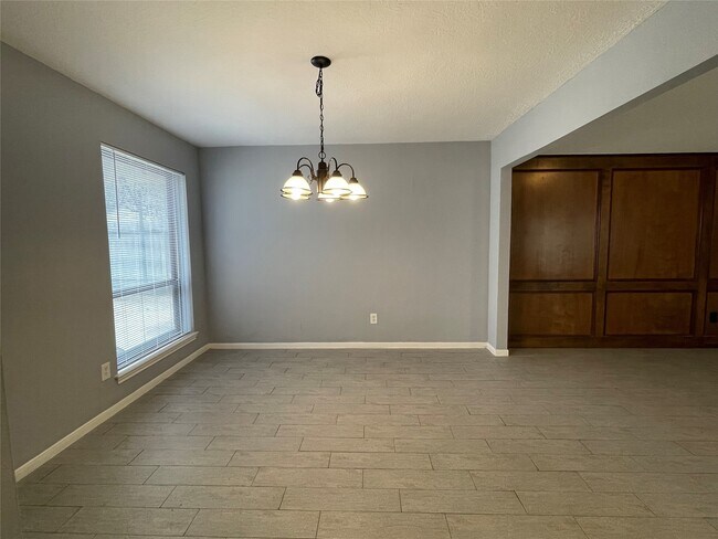 Building Photo - 7918 Midland Forest Dr