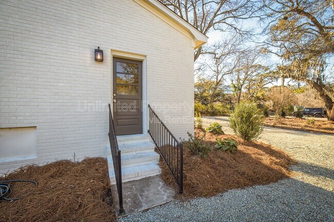 Building Photo - 6405 Myrtle Grove Rd