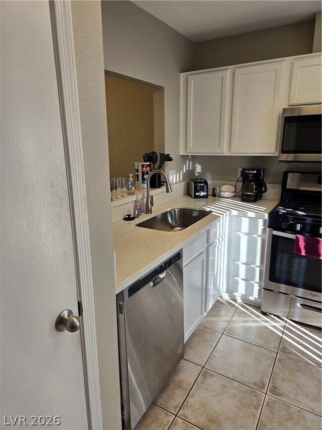 Building Photo - 8536 Desert Holly Dr