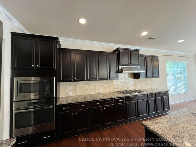 Building Photo - 385 Hawks Creek Pkwy