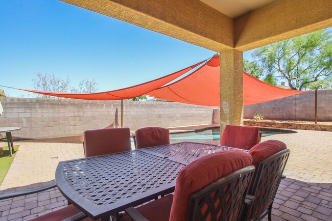 Building Photo - 4 Bedroom + Den Single Family in Peoria