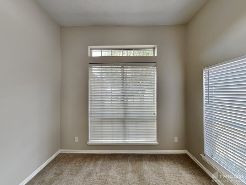 Building Photo - 24022 Holleygate Ct