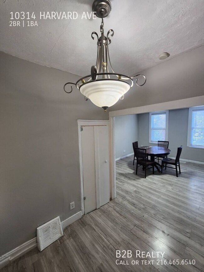 Building Photo - 10314 Harvard Ave