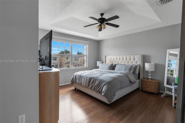 Building Photo - 4055 Eastridge Dr