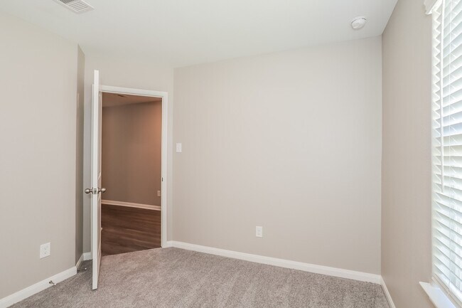 Building Photo - 26123 Hals Dr