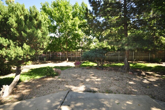 Building Photo - Close to CSU! 3 Bed Home with Fenced Yard & Garage
