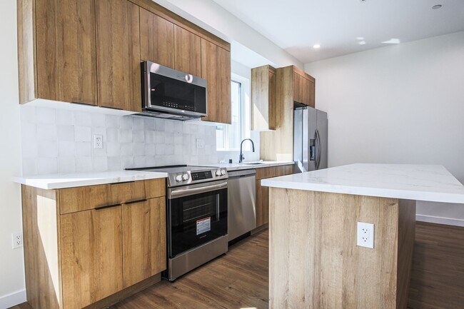 Building Photo - 2129.1 Aaron St