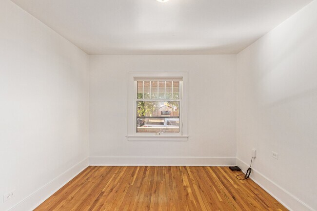 Building Photo - Great two bed two bath bungalow for rent i...