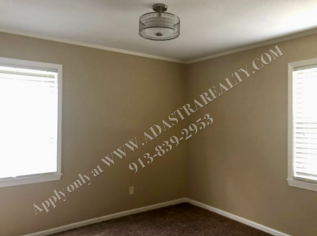 Building Photo - Charming Prairie Village Ranch Home-Availa...