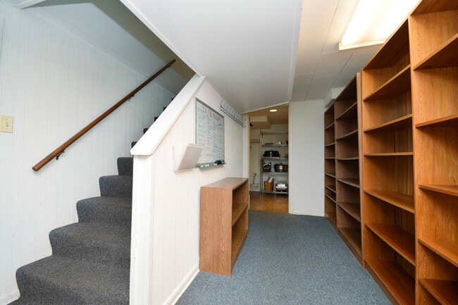 Building Photo - 319 Wesley Ave