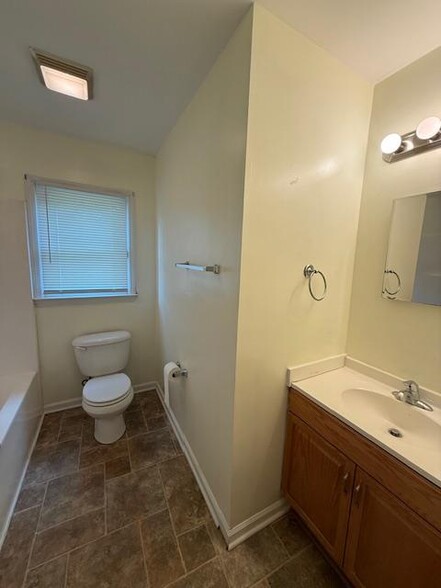 Building Photo - 425 Friddle Dr