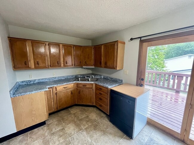 Building Photo - 4 Bed | 2 Bath | House