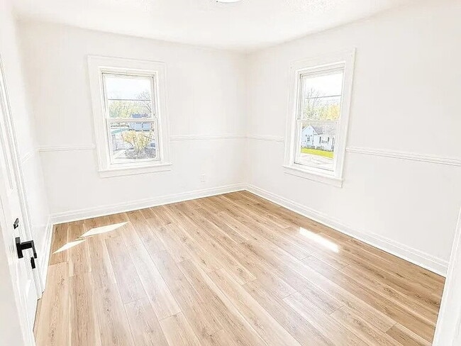 Building Photo - 405 N Kenilworth Ave
