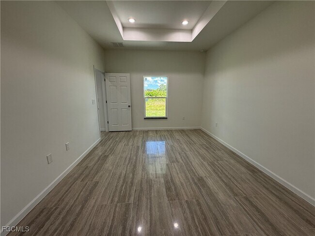 Building Photo - 1027 Eisenhower Blvd