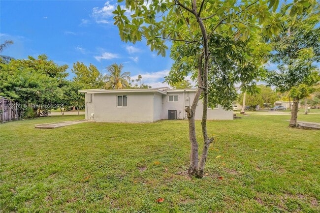 Building Photo - 3800 SW 58th Terrace