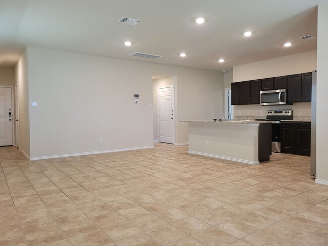 Building Photo - Large Open Floorplan with 3 Br in Killeen ...