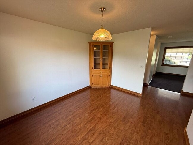 Building Photo - 460 SE Conifer Pl
