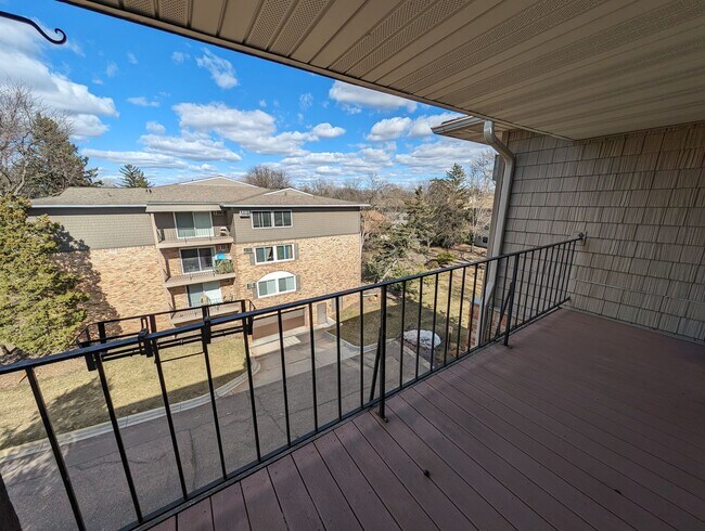 Building Photo - Updated 2bd/1ba Condo w/ Pool & Heated Par...