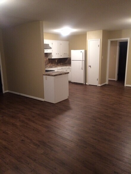 Building Photo - 221 Mitchell St