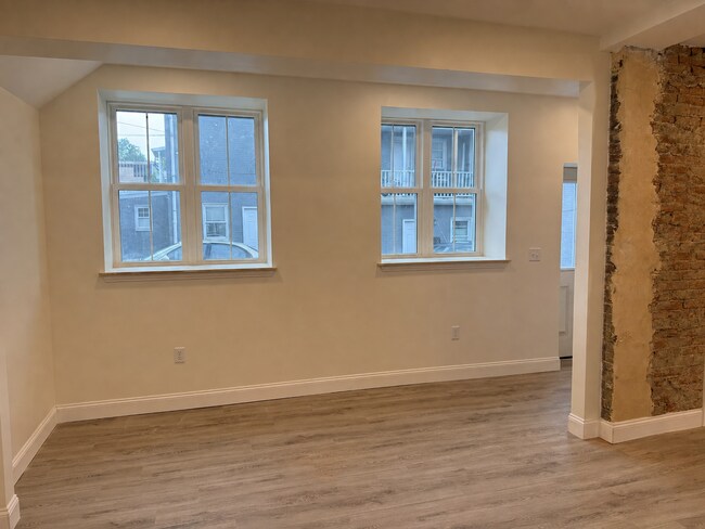 Building Photo - 463 S Prince St