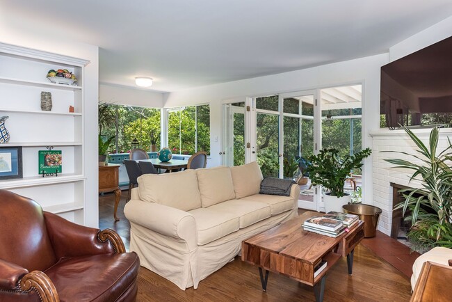Building Photo - Located in the MUS - Serene El Bosque Home...