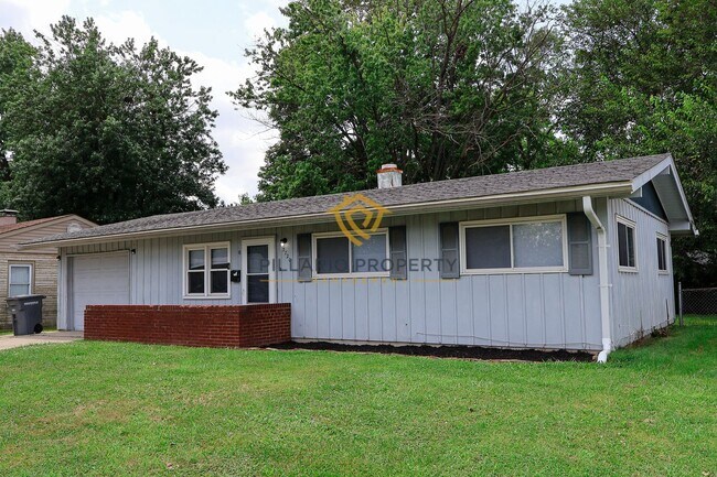 Building Photo - 3-Bedroom Home Near Indianapolis Motor Speedway with Attached Garage, Available NOW!