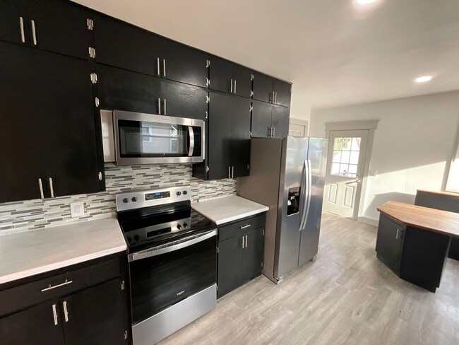 Building Photo - Stunning 3 Bedroom home in Everett