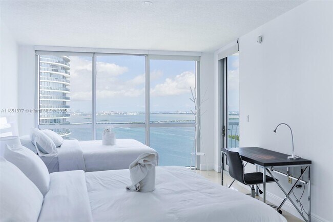 Building Photo - 1750 N Bayshore Dr