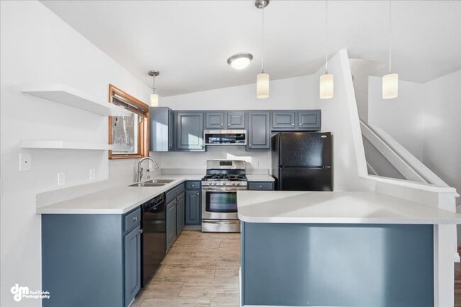 Building Photo - Recently Updated 2BR + Office / 1BA Home Near Seldon Road