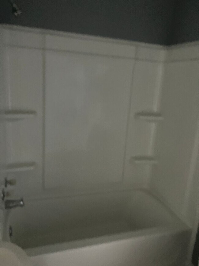 Building Photo - Refreshed 2 bedroom home