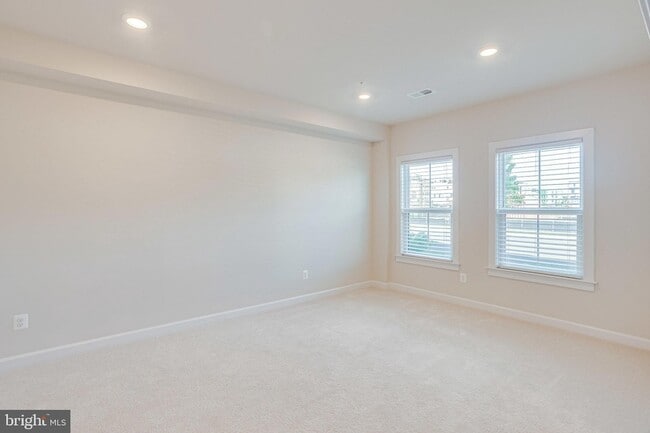 Building Photo - 43469 Grandmoore St