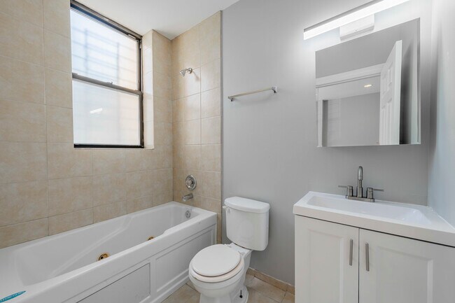 Building Photo - 2034 W Arthur Ave