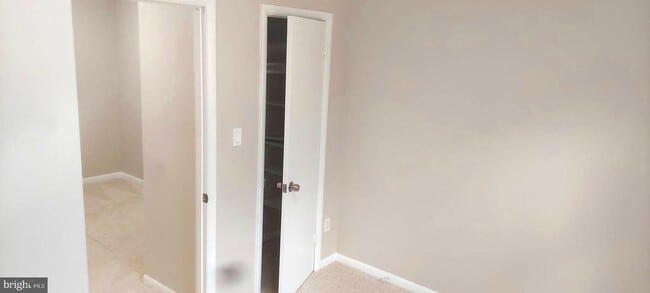 Building Photo - 9820 Inglemere Dr