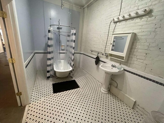 Building Photo - 1009 Jefferson St