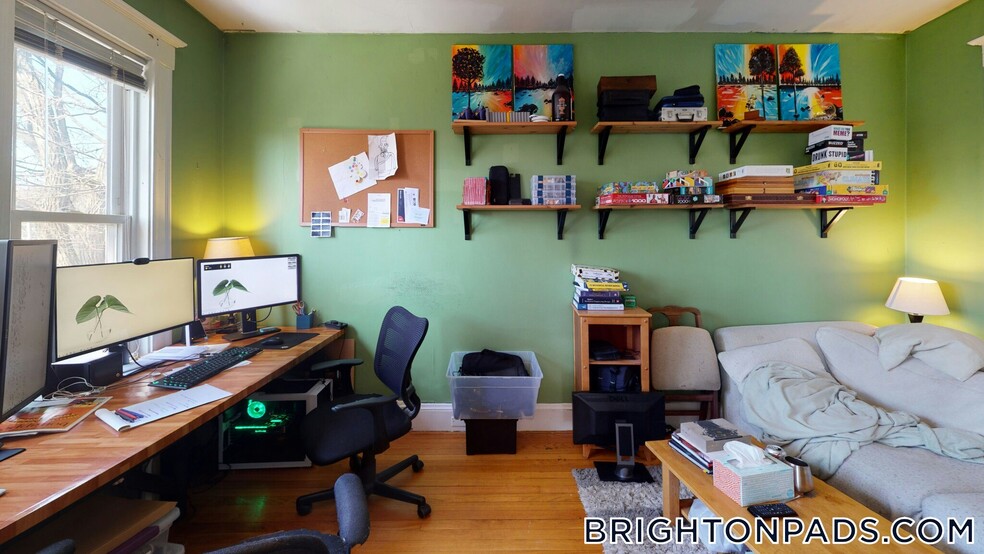 Building Photo - 70 Larch St