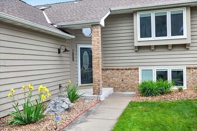 Building Photo - 1222 Saddlebrook Ln