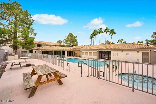 Building Photo - 3151 N Soaring Gulls Dr