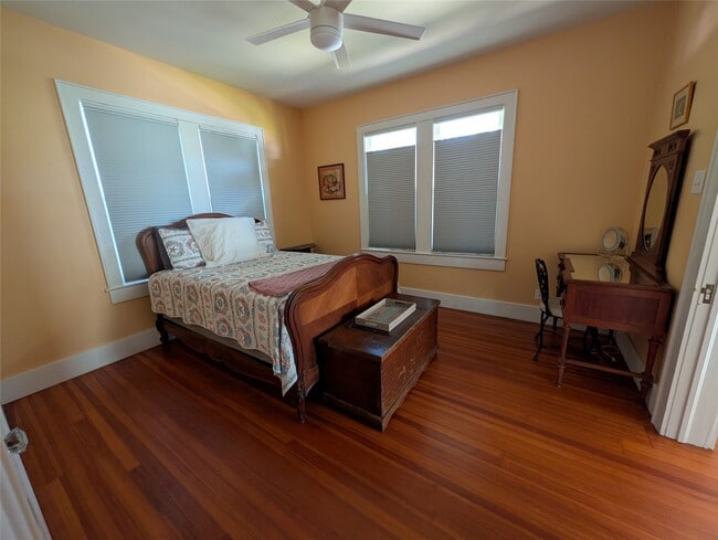 Building Photo - 4823 Fannin Dr