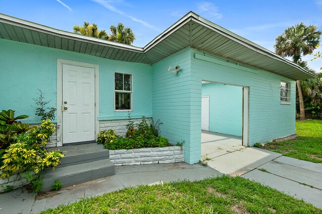 Building Photo - 626 Magnolia Ave